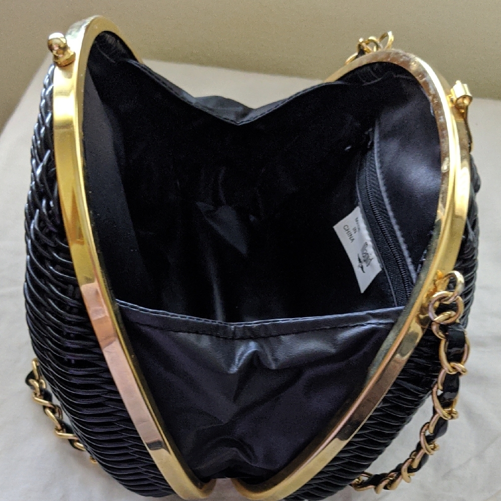 Vintage Magid Black Woven Crossbody Bag with Gold Chain - Picture 12 of 17